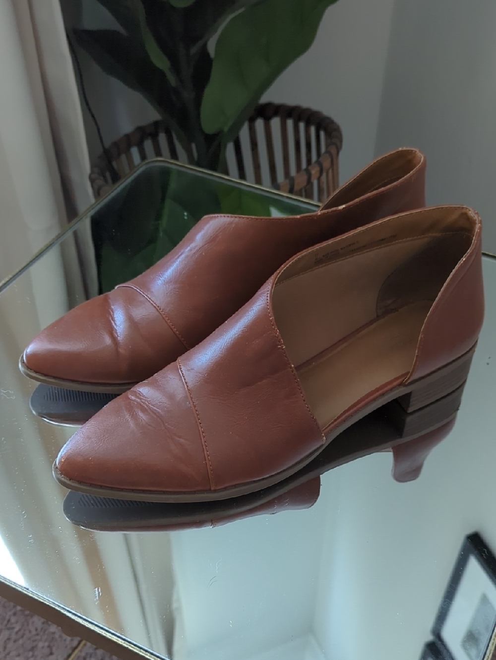 Universal Thread Brown Pointed Leather Slip-On Flats